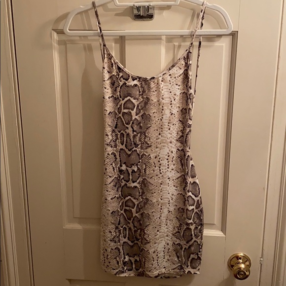Low back mini dress BARELY WORN GREAT CONDITION - Picture 1 of 2